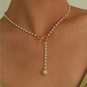 Chic Pearl and Gold Bow Necklace